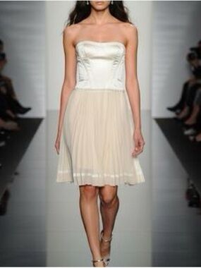 BCBGMAXAZRIA Runway Limited Edition Ivory Silk strapless Dress